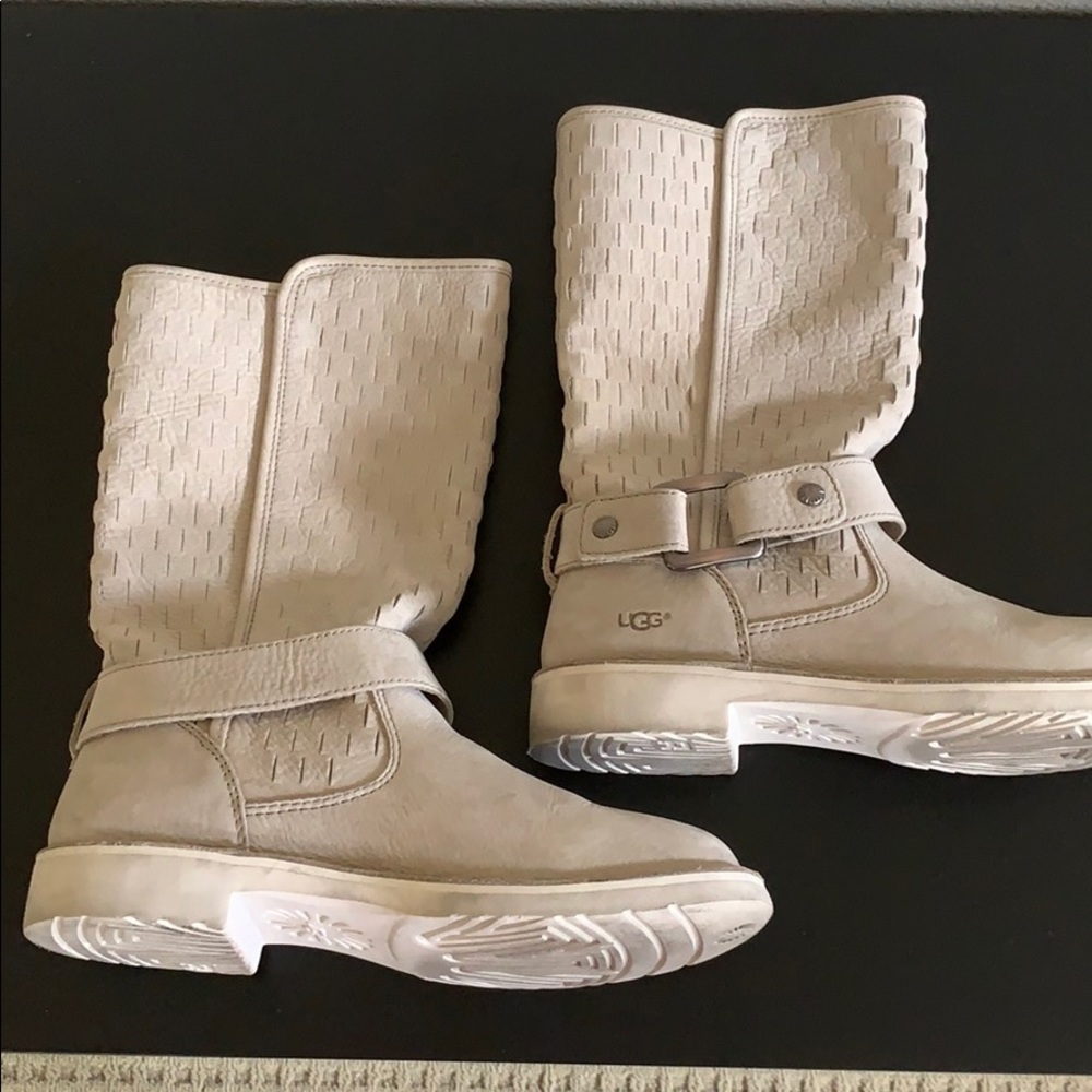 UGG Boots - cream/off white leather,size 6 1/2 or7